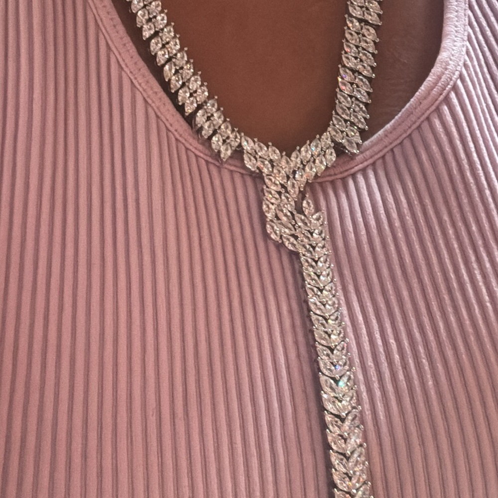 Exquisite Silver Necklace - Picture 10 of 17